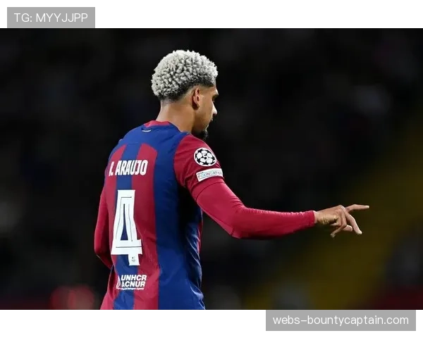 巴萨后卫阿劳霍左腿肌肉不适，将缺席周末对阵皇家贝蒂斯的关键战。